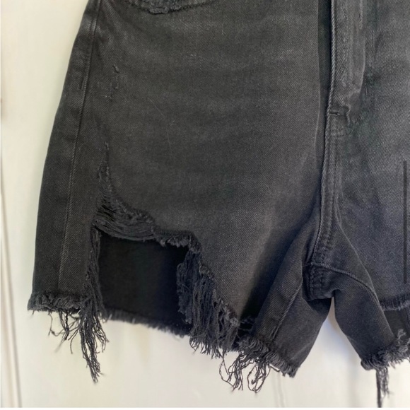 đť…şnew American Eagle Black Highest Rise Mom Shorts Waist Size 26 Distressed - Picture 5 of 10